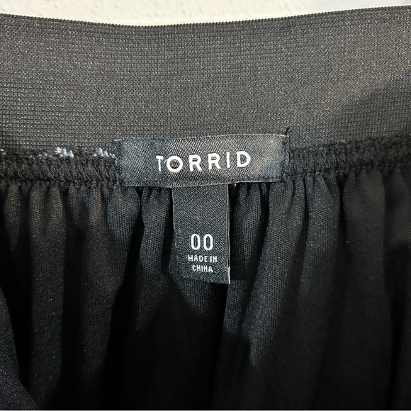 Torrid Midi Challis Skirt Womens Size 00 (10) Black Floral Fit Flare Swing Flowy - Picture 4 of 6